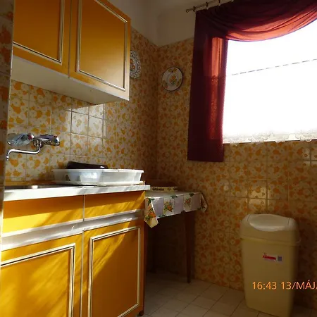 Апартаменты Fabian Apartman-haz Сантод